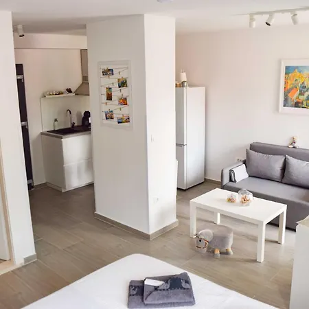 Anija Apartament *